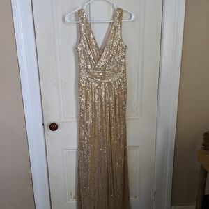 Full lenght gold sequined formal dress